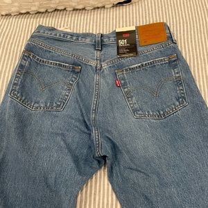 Levis 501 straight leg jeans size 29 brand new with tag ( 108$ retail )